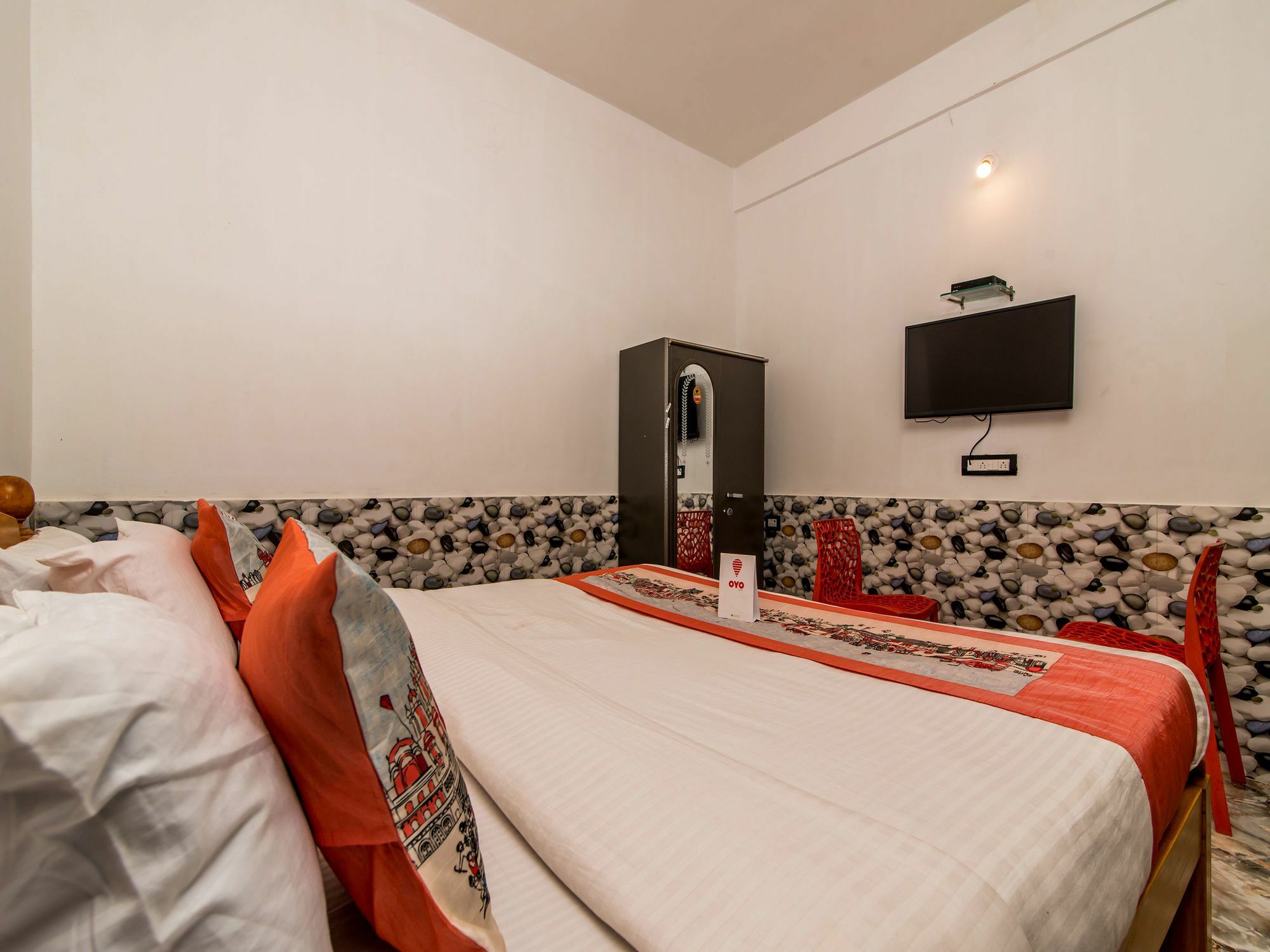 Oyo 10809 Hotel Tushar Inn Бага Екстериор снимка