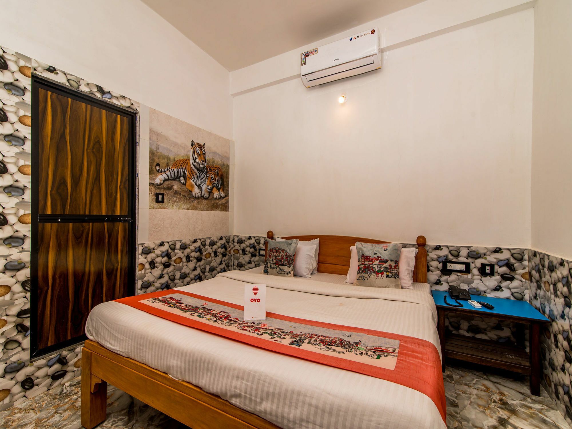 Oyo 10809 Hotel Tushar Inn Бага Екстериор снимка