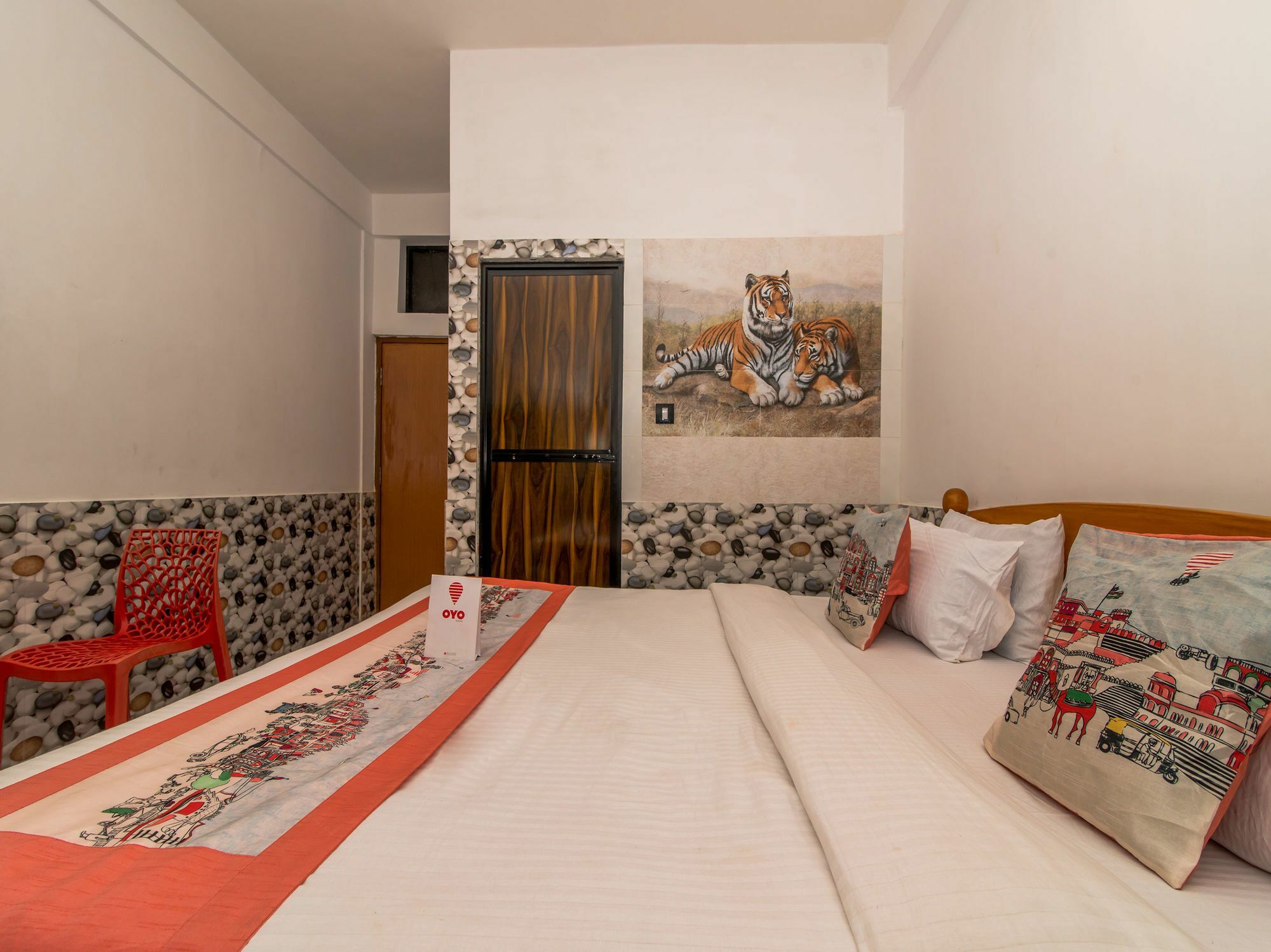 Oyo 10809 Hotel Tushar Inn Бага Екстериор снимка