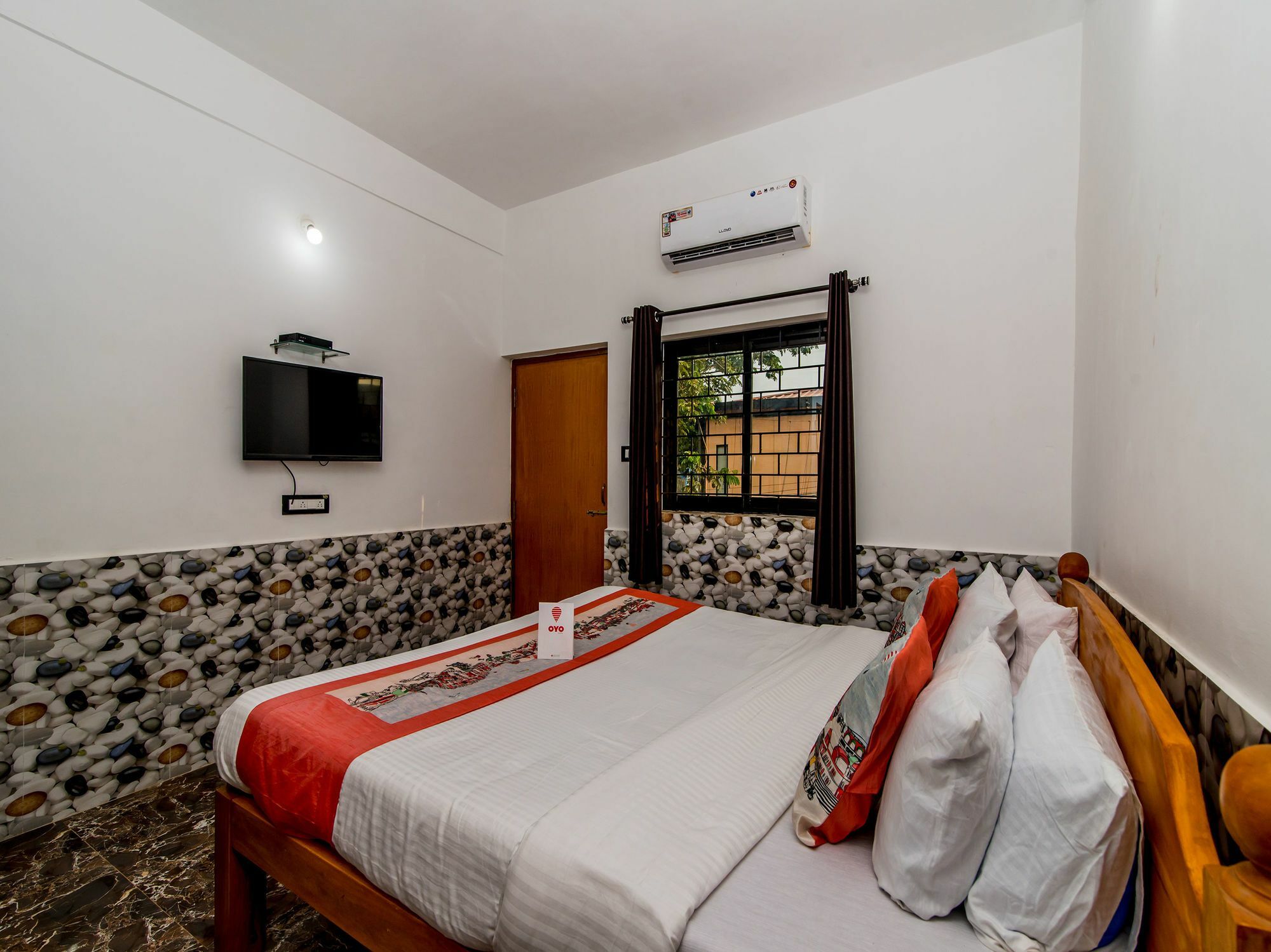 Oyo 10809 Hotel Tushar Inn Бага Екстериор снимка
