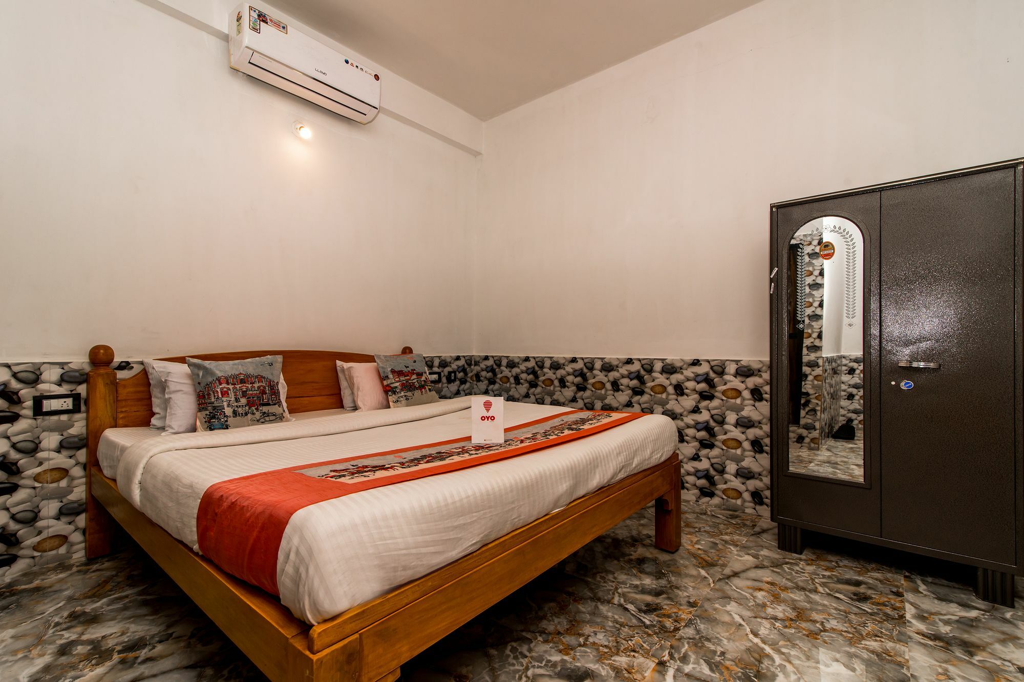 Oyo 10809 Hotel Tushar Inn Бага Екстериор снимка
