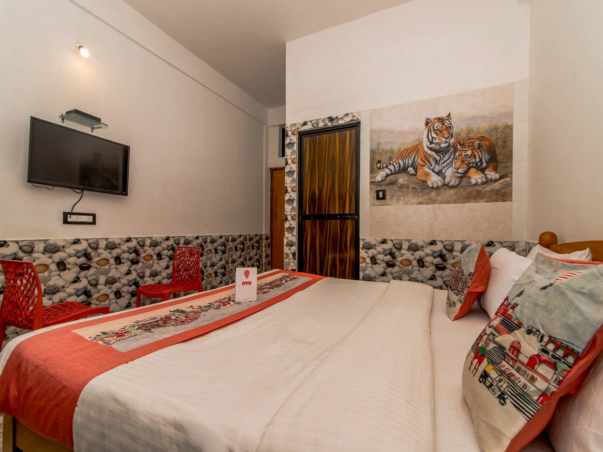Oyo 10809 Hotel Tushar Inn Бага Екстериор снимка